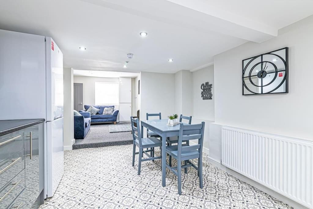 Luxury 5 Bedroom Holiday Home Within プレスコット エクステリア 写真