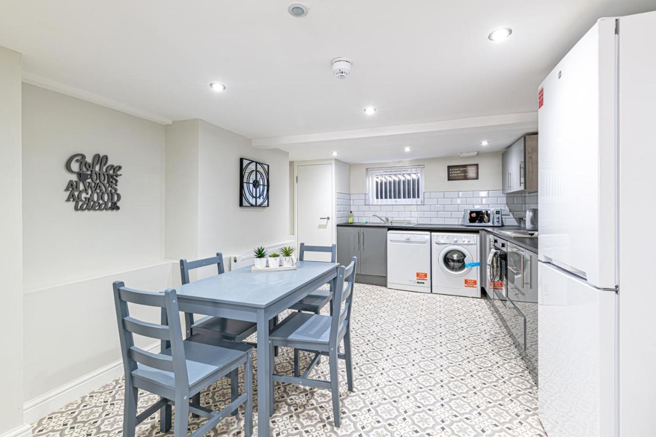 Luxury 5 Bedroom Holiday Home Within プレスコット エクステリア 写真